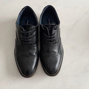 Boys dress shoes-wing tips size 4